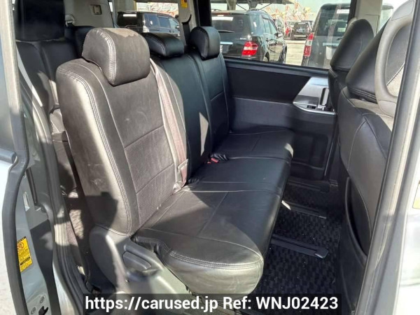 Used 2010 AT toyota voxy ZRR70W Image[15]