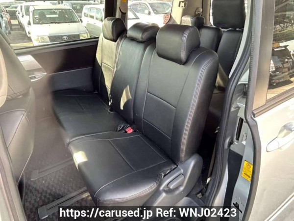 Used 2010 AT toyota voxy ZRR70W Image[16]
