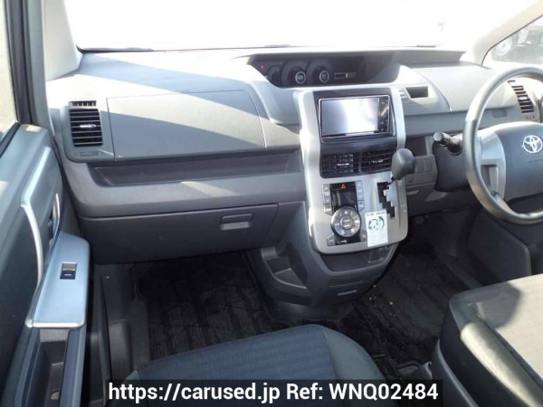 Used 2009 AT toyota voxy ZRR70W Image[16]