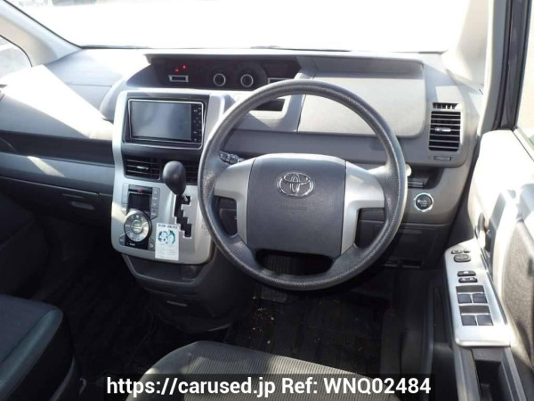 Used 2009 AT toyota voxy ZRR70W Image[17]