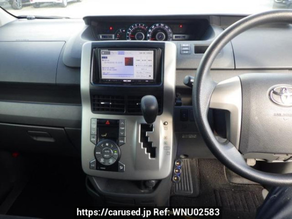 Used 2009 AT toyota voxy ZRR70G Image[32]