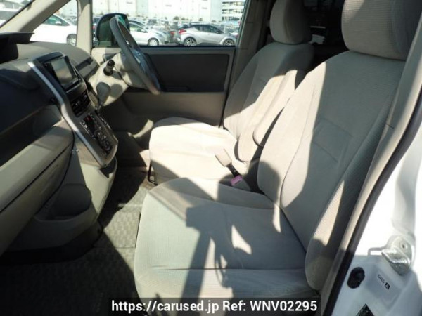 Used 2007 AT toyota noah ZRR70G Image[12]
