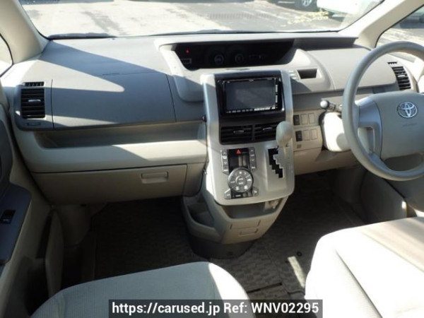 Used 2007 AT toyota noah ZRR70G Image[16]