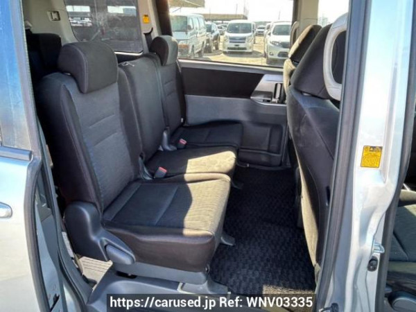 Used 2007 AT toyota voxy ZRR70W Image[16]
