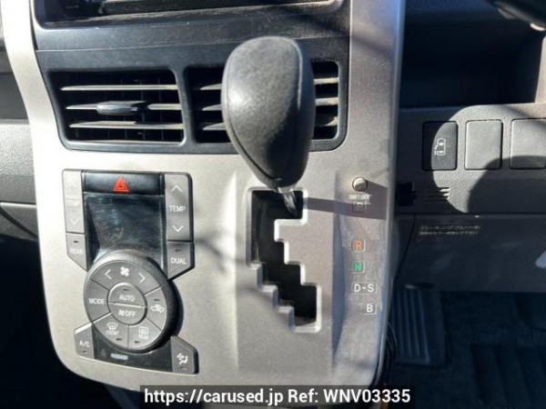 Used 2007 AT toyota voxy ZRR70W Image[26]