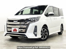 Toyota Noah DBA-ZRR80W