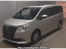 Toyota Noah ZRR80G