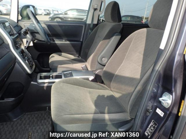 Used 2012 AT toyota noah ZRR70G Image[11]