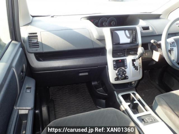 Used 2012 AT toyota noah ZRR70G Image[15]