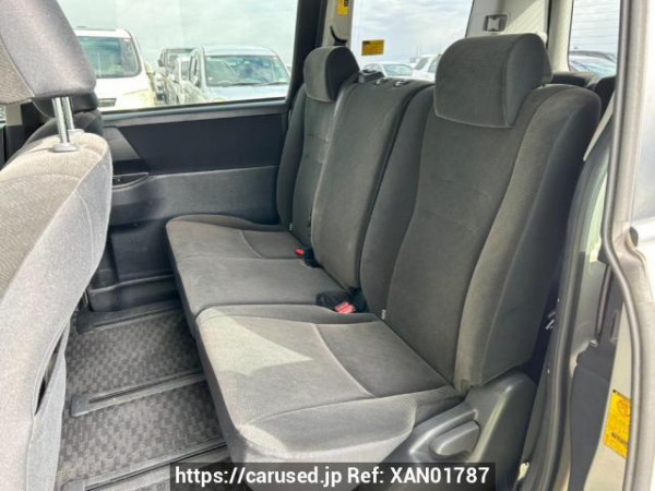 Used 2010 AT toyota voxy ZRR70G Image[15]