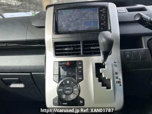 Used 2010 AT toyota voxy ZRR70G Image[22]