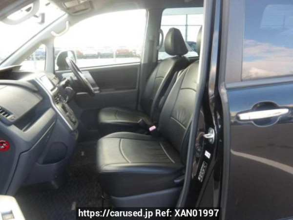 Used 2010 AT toyota voxy ZRR75W Image[13]