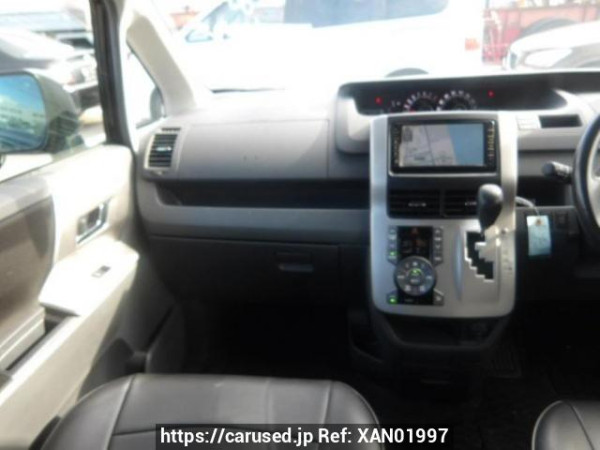 Used 2010 AT toyota voxy ZRR75W Image[18]