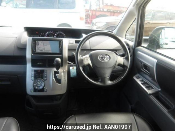 Used 2010 AT toyota voxy ZRR75W Image[19]