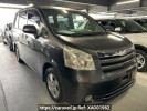 Toyota Noah ZRR70G