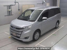 Toyota Noah ZWR80G