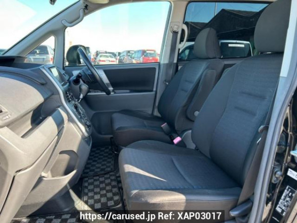 Used 2009 AT toyota voxy ZRR70W Image[14]