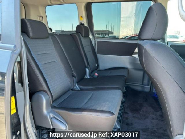 Used 2009 AT toyota voxy ZRR70W Image[15]