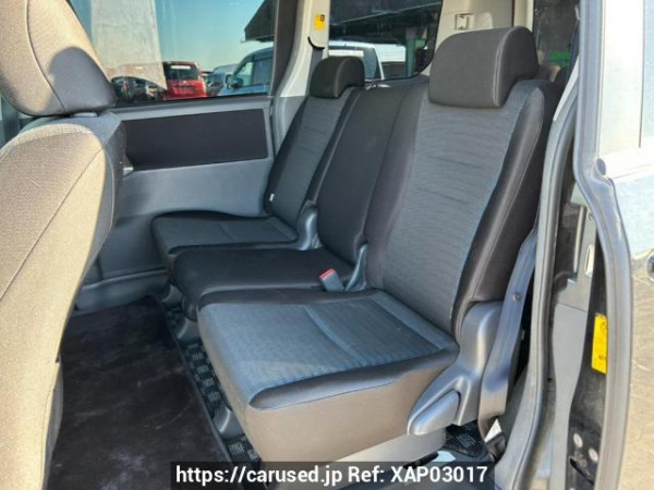 Used 2009 AT toyota voxy ZRR70W Image[16]