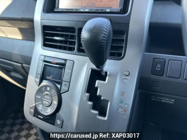Used 2009 AT toyota voxy ZRR70W Image[28]