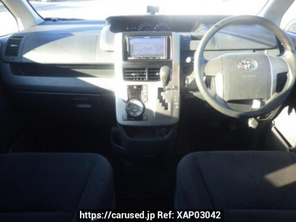 Used 2009 AT toyota voxy ZRR75G Image[16]