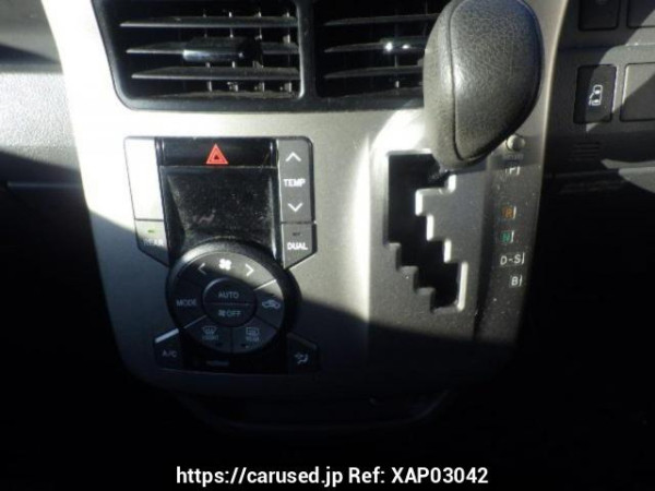 Used 2009 AT toyota voxy ZRR75G Image[21]