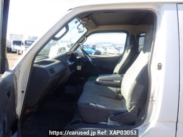 Used 2004 MT toyota regiusace-van TRH112V Image[12]