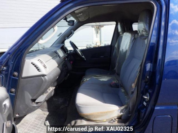 Used 2005 AT toyota regiusace-van KDH200V Image[14]