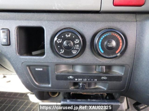 Used 2005 AT toyota regiusace-van KDH200V Image[25]