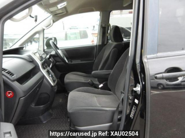 Used 2011 AT toyota noah ZRR70G Image[11]