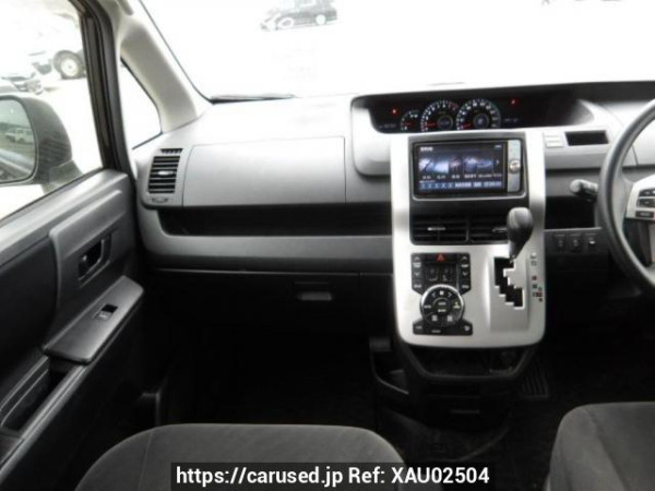 Used 2011 AT toyota noah ZRR70G Image[16]