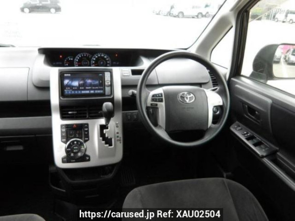 Used 2011 AT toyota noah ZRR70G Image[17]