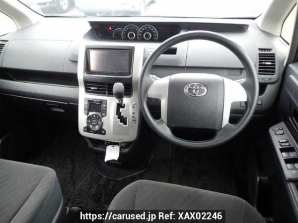 Used 2012 AT toyota noah ZRR70G Image[17]