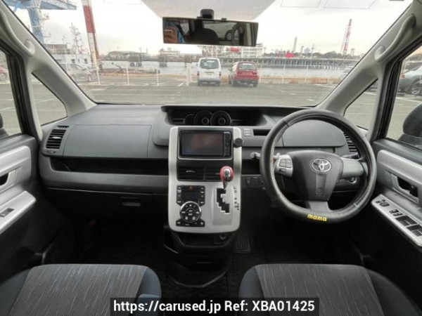Used 2010 AT toyota noah ZRR70W Image[19]