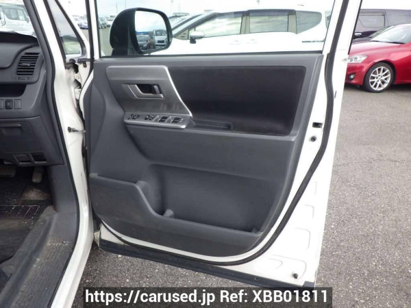 Used 2010 AT toyota voxy ZRR70W Image[17]