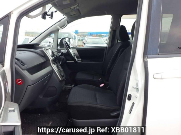 Used 2010 AT toyota voxy ZRR70W Image[21]