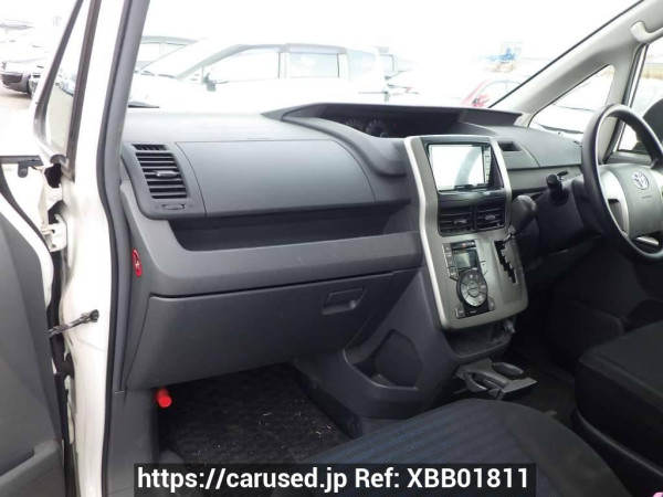 Used 2010 AT toyota voxy ZRR70W Image[29]