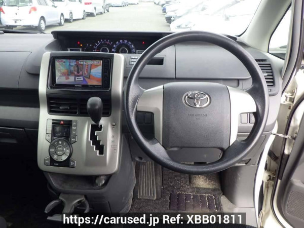 Used 2010 AT toyota voxy ZRR70W Image[31]