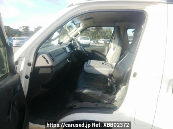 Used 2004 AT toyota regiusace-van KDH205V Image[12]