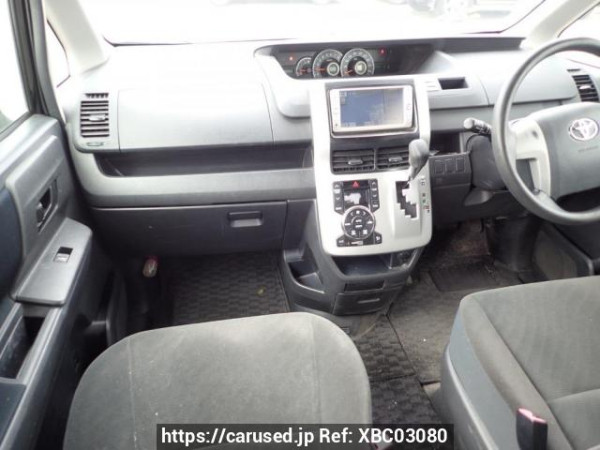 Used 2010 AT toyota noah ZRR70G Image[15]