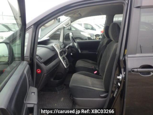Used 2010 AT toyota noah ZRR70G Image[12]