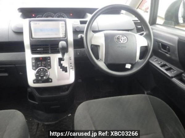 Used 2010 AT toyota noah ZRR70G Image[18]