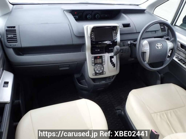 Used 2008 AT toyota voxy ZRR70W Image[16]