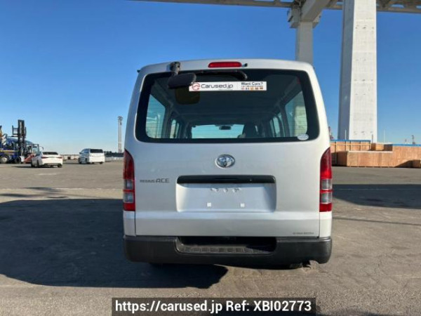 Used 2006 AT toyota regiusace-van TRH200V Image[5]