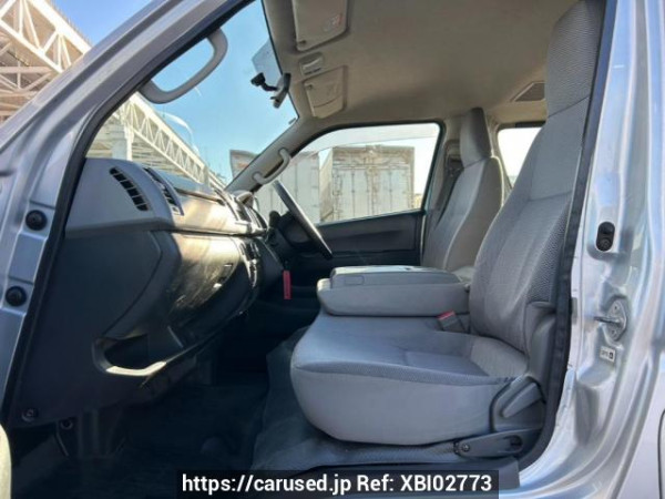 Used 2006 AT toyota regiusace-van TRH200V Image[14]