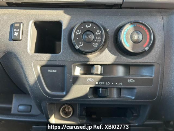 Used 2006 AT toyota regiusace-van TRH200V Image[23]