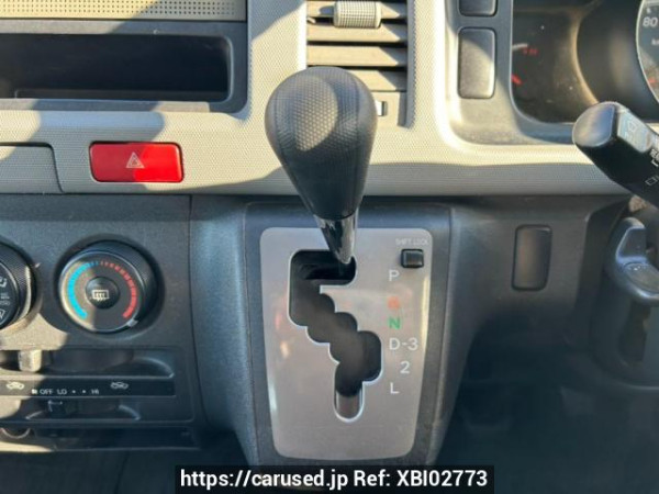 Used 2006 AT toyota regiusace-van TRH200V Image[25]