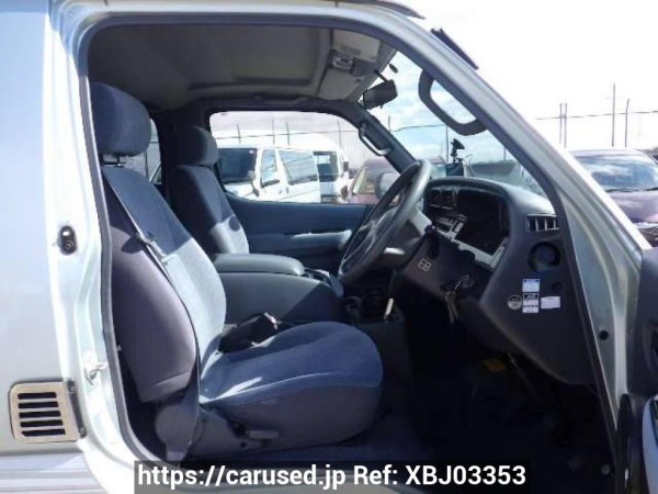 Used 2004 AT toyota regiusace-van TRH112V Image[13]