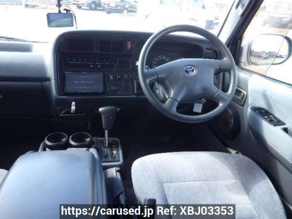 Used 2004 AT toyota regiusace-van TRH112V Image[18]