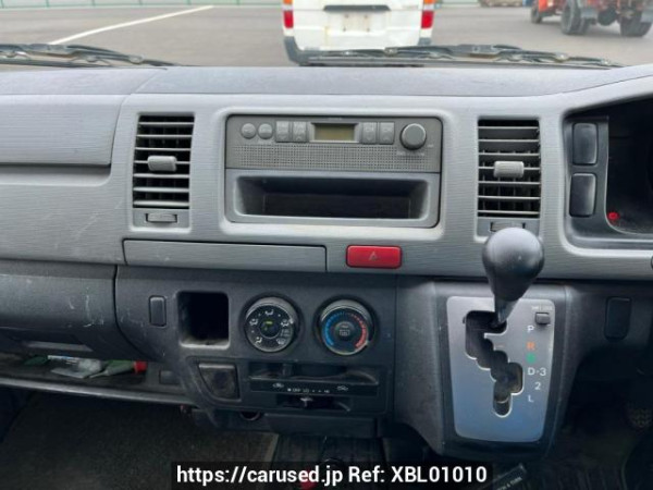 Used 2006 AT toyota regiusace-van KDH200V Image[24]